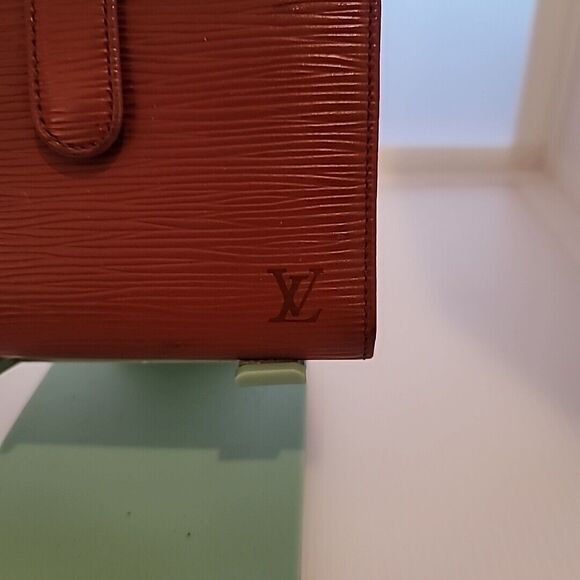 LOUIS VUITTON Porte Monet Bier Viennois Epi Leather Brown Kiss Lock Wallet GUC - Picture 4 of 16